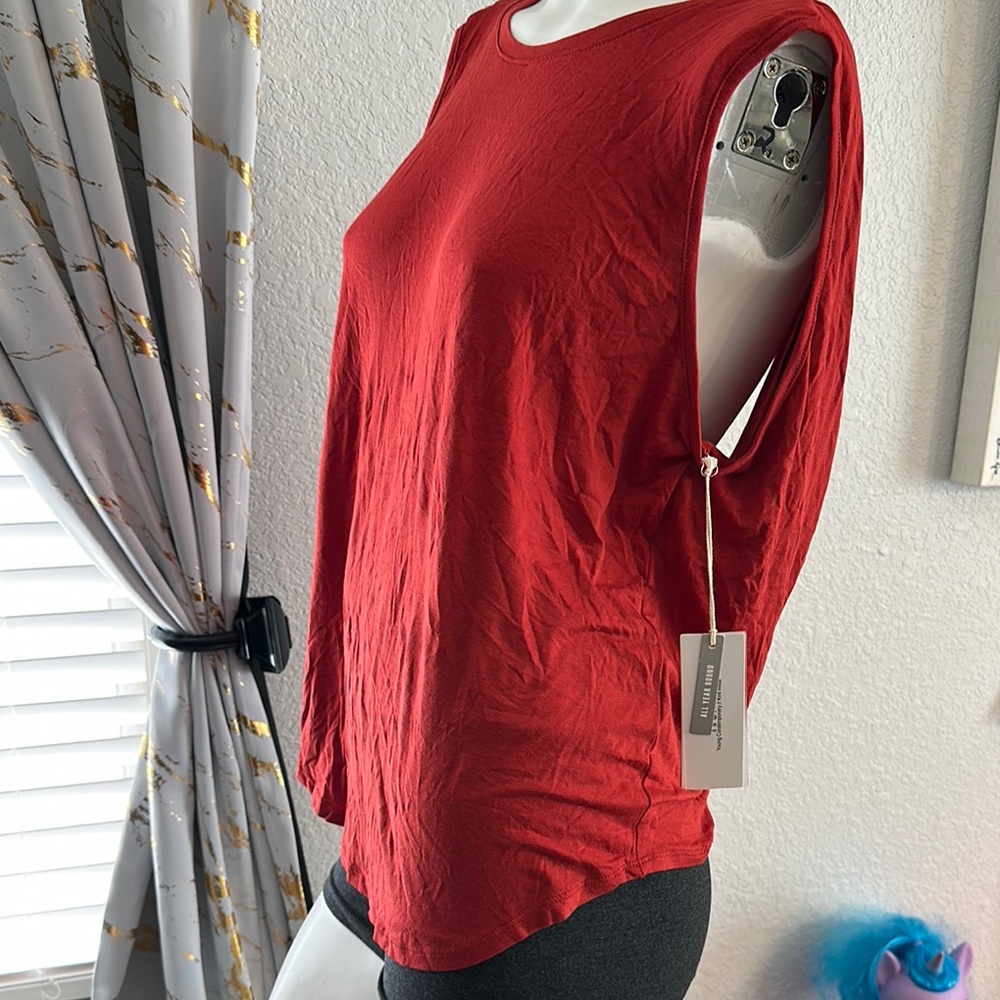 Ivoire Red Cut Out Sleeveless blouse